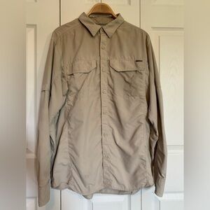 Men’s Columbia Sportswear L fishing/hiking button up long sleeve shirt